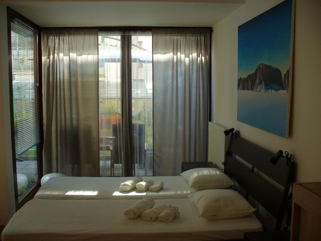 Garden Apartment With Garage In Central פראג מראה חיצוני תמונה