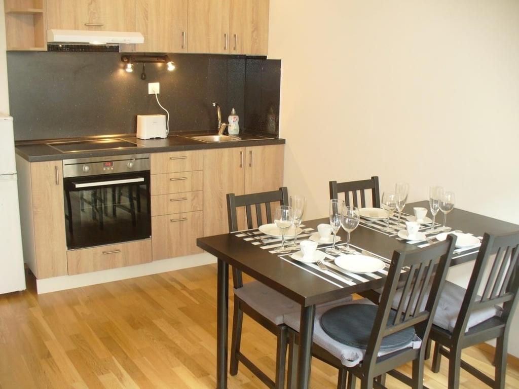 Garden Apartment With Garage In Central פראג מראה חיצוני תמונה