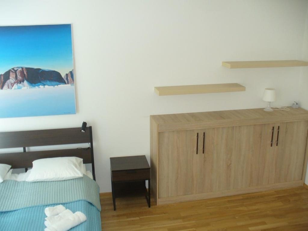 Garden Apartment With Garage In Central פראג מראה חיצוני תמונה
