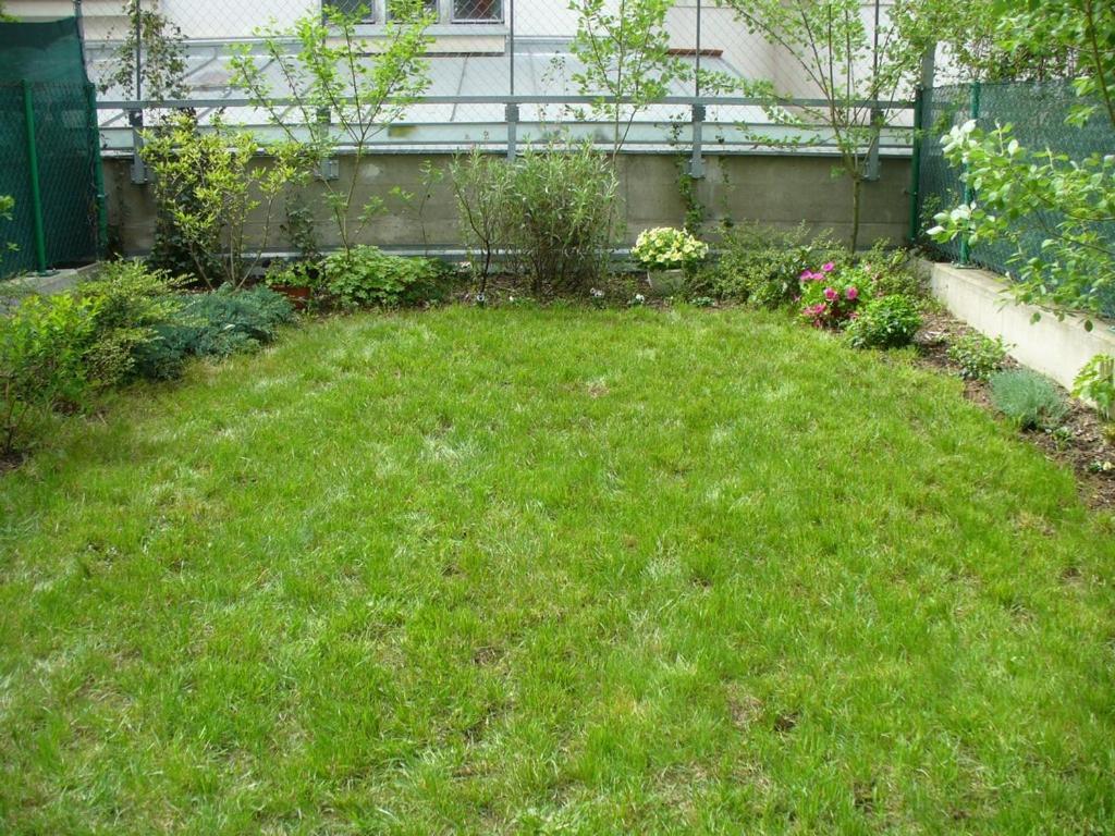 Garden Apartment With Garage In Central פראג מראה חיצוני תמונה