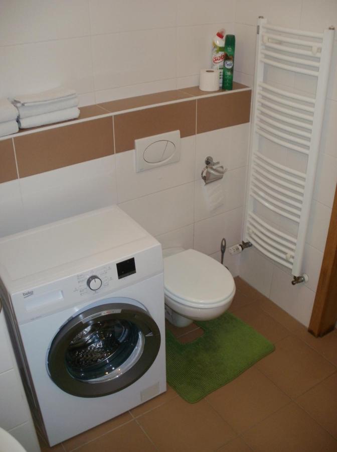 Garden Apartment With Garage In Central פראג מראה חיצוני תמונה