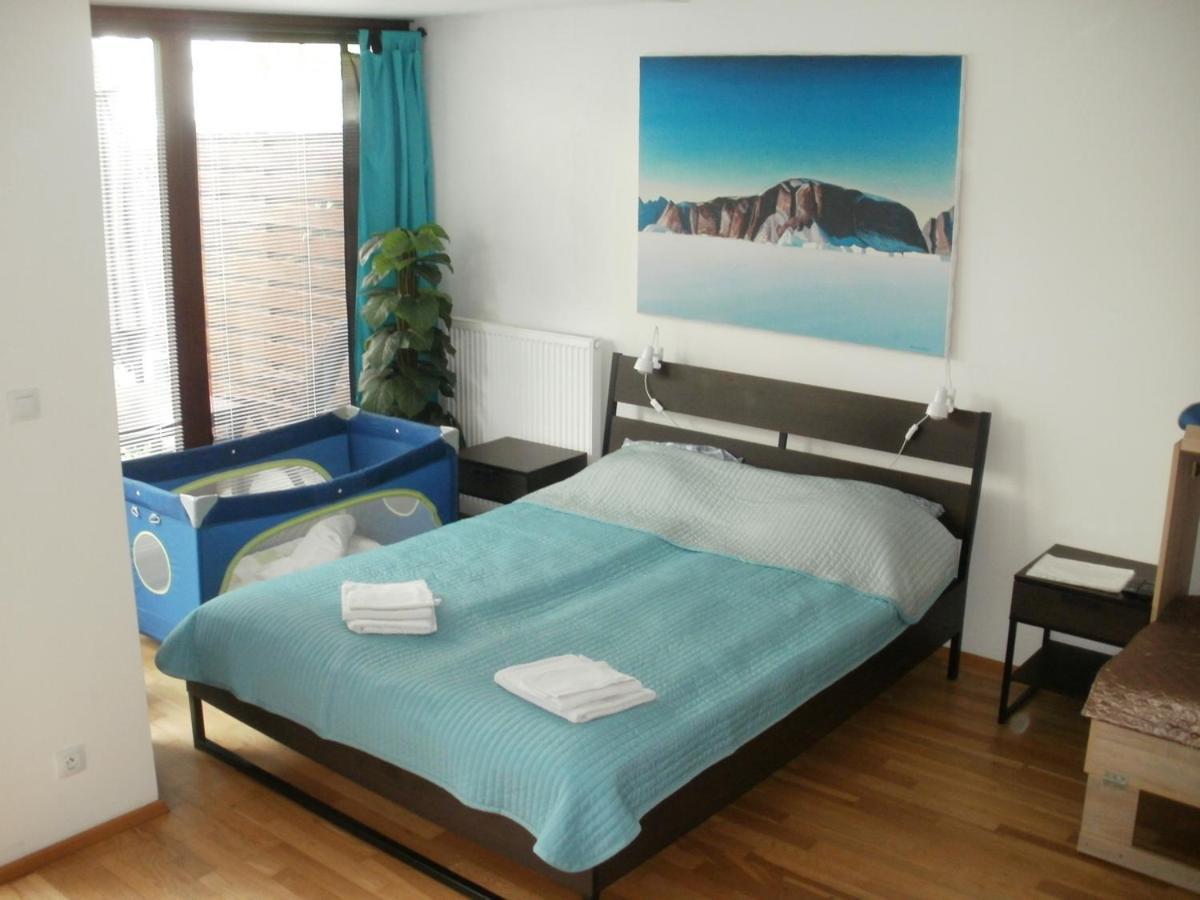 Garden Apartment With Garage In Central פראג מראה חיצוני תמונה