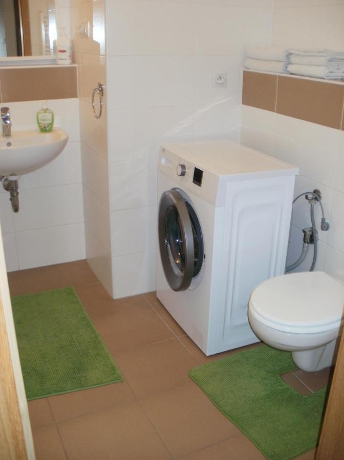 Garden Apartment With Garage In Central פראג מראה חיצוני תמונה